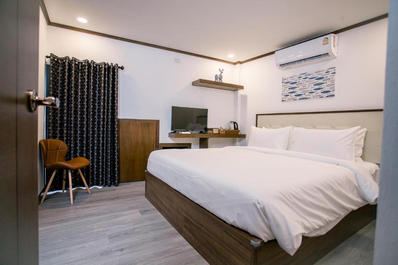 Hotel De Thaphae Chiangmai à Chiang Mai Extérieur photo